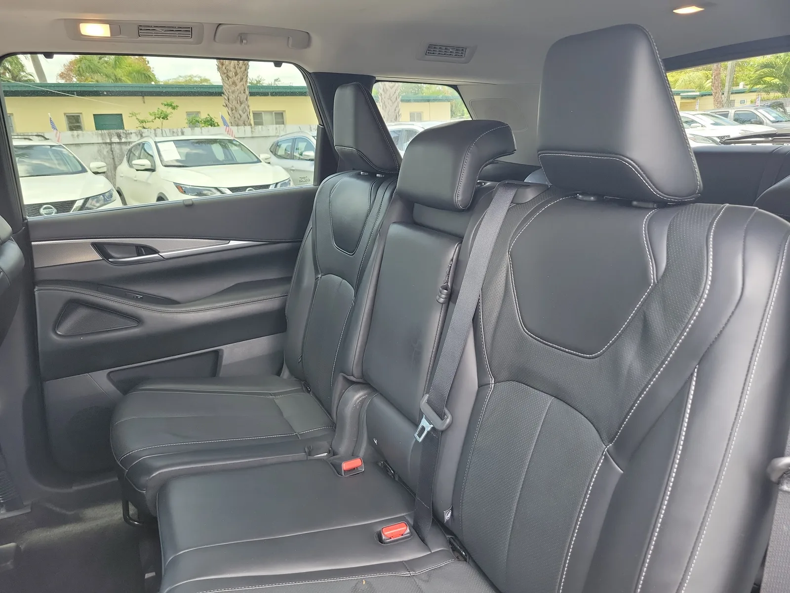 2022 INFINITI QX60 LUXE photo 11