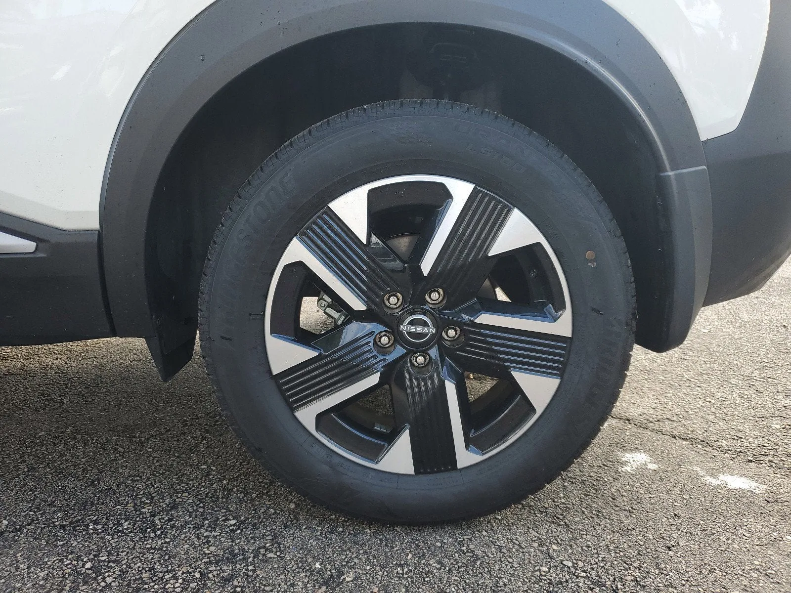 2025 Nissan Kicks SR photo 28