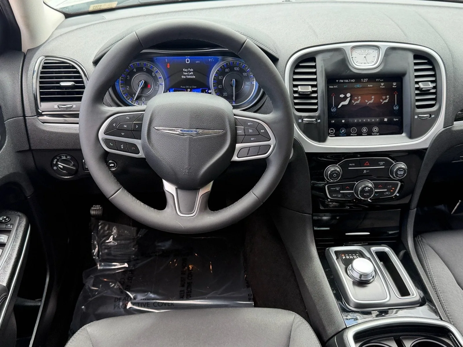2023 Chrysler 300 Touring photo 13