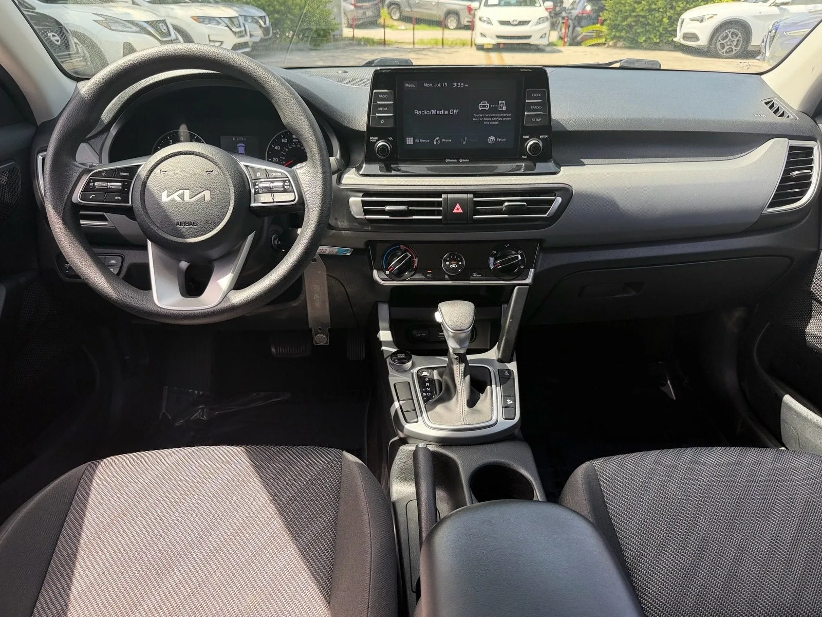 2022 Kia Seltos LX photo 12