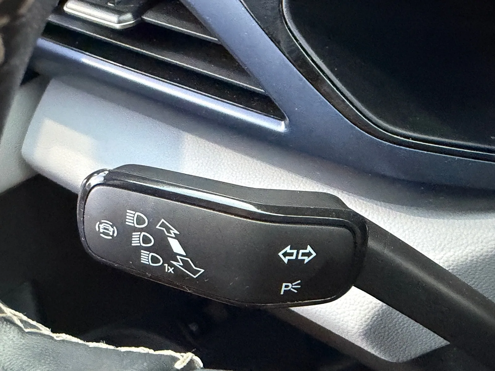 2023 Volkswagen Taos SE photo 32