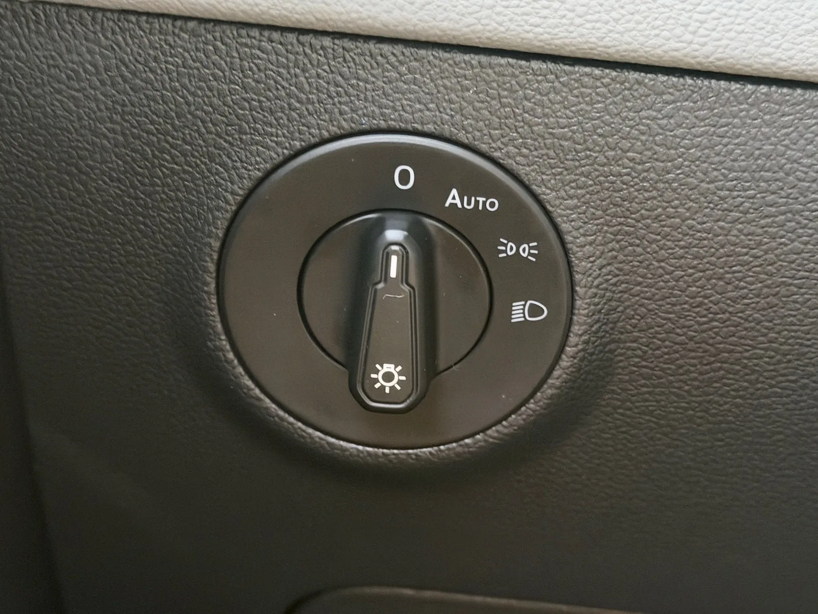 2023 Volkswagen Taos SE photo 33