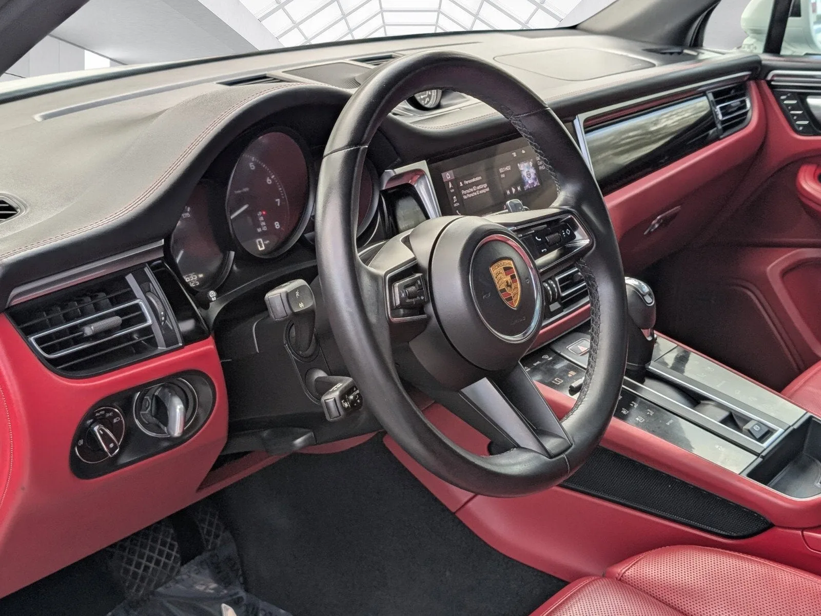 2023 Porsche Macan T photo 7