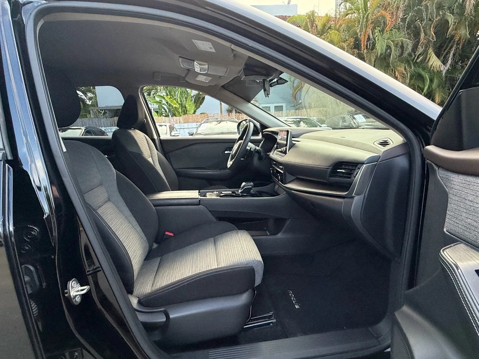 2023 Nissan Rogue SV photo 17