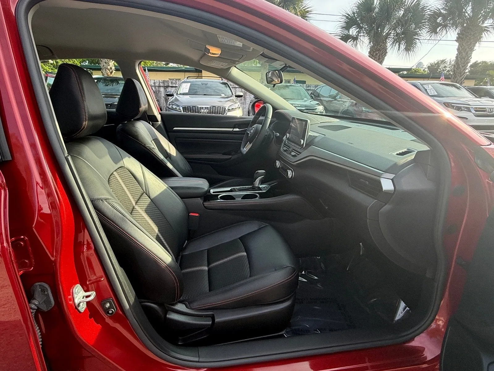 2023 Nissan Altima SR photo 16