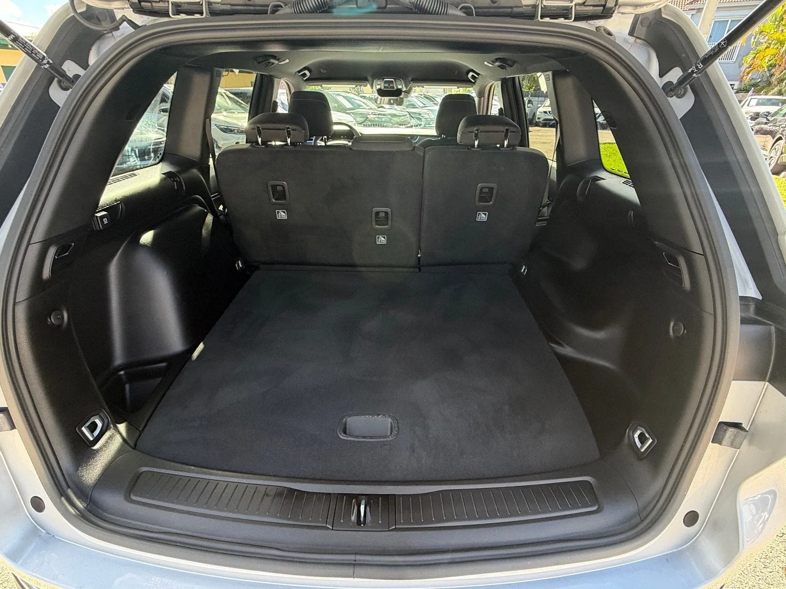 2025 Jeep Grand Cherokee Laredo photo 15