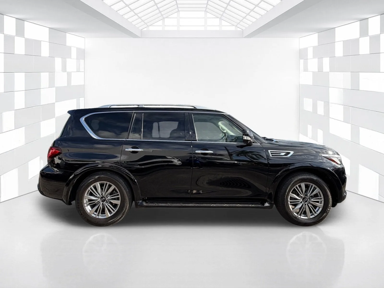 2021 INFINITI QX80 LUXE photo 8