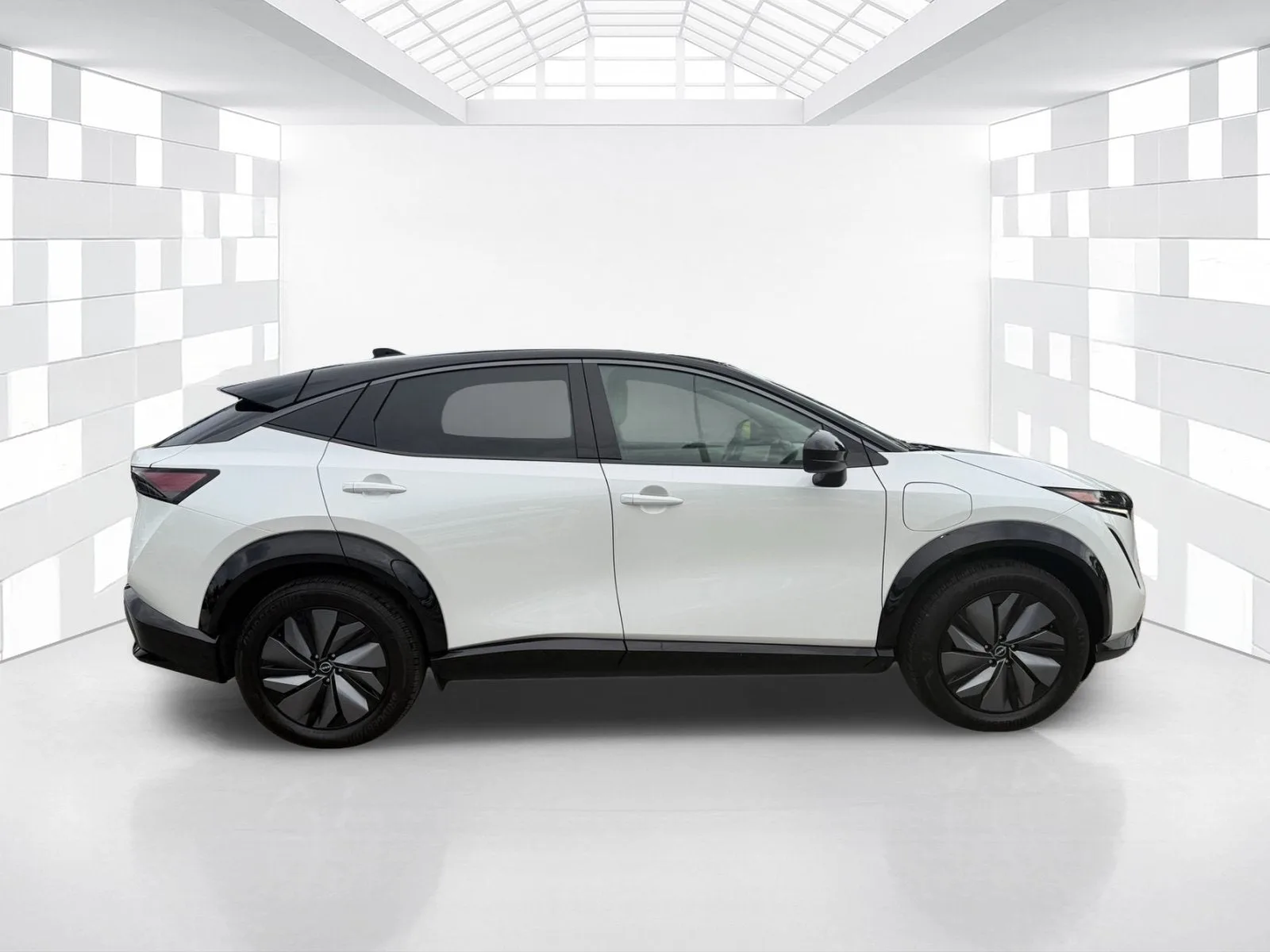 2025 Nissan ARIYA ENGAGE photo 8