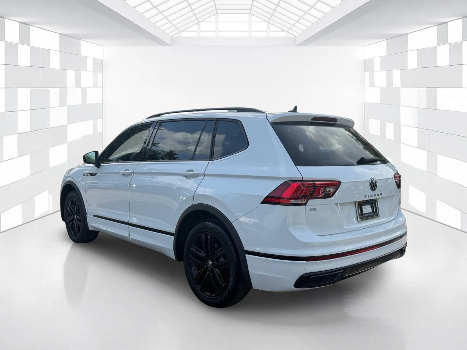 2022 Volkswagen Tiguan SE R-Line Black photo 5