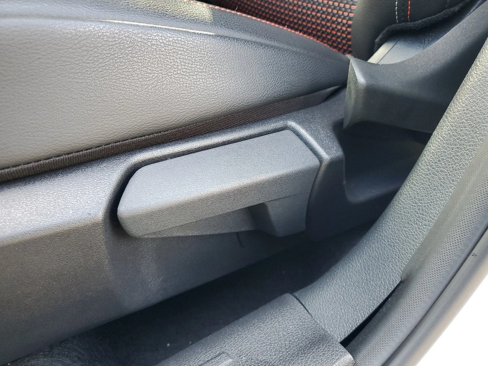 2025 Nissan Kicks SR photo 10