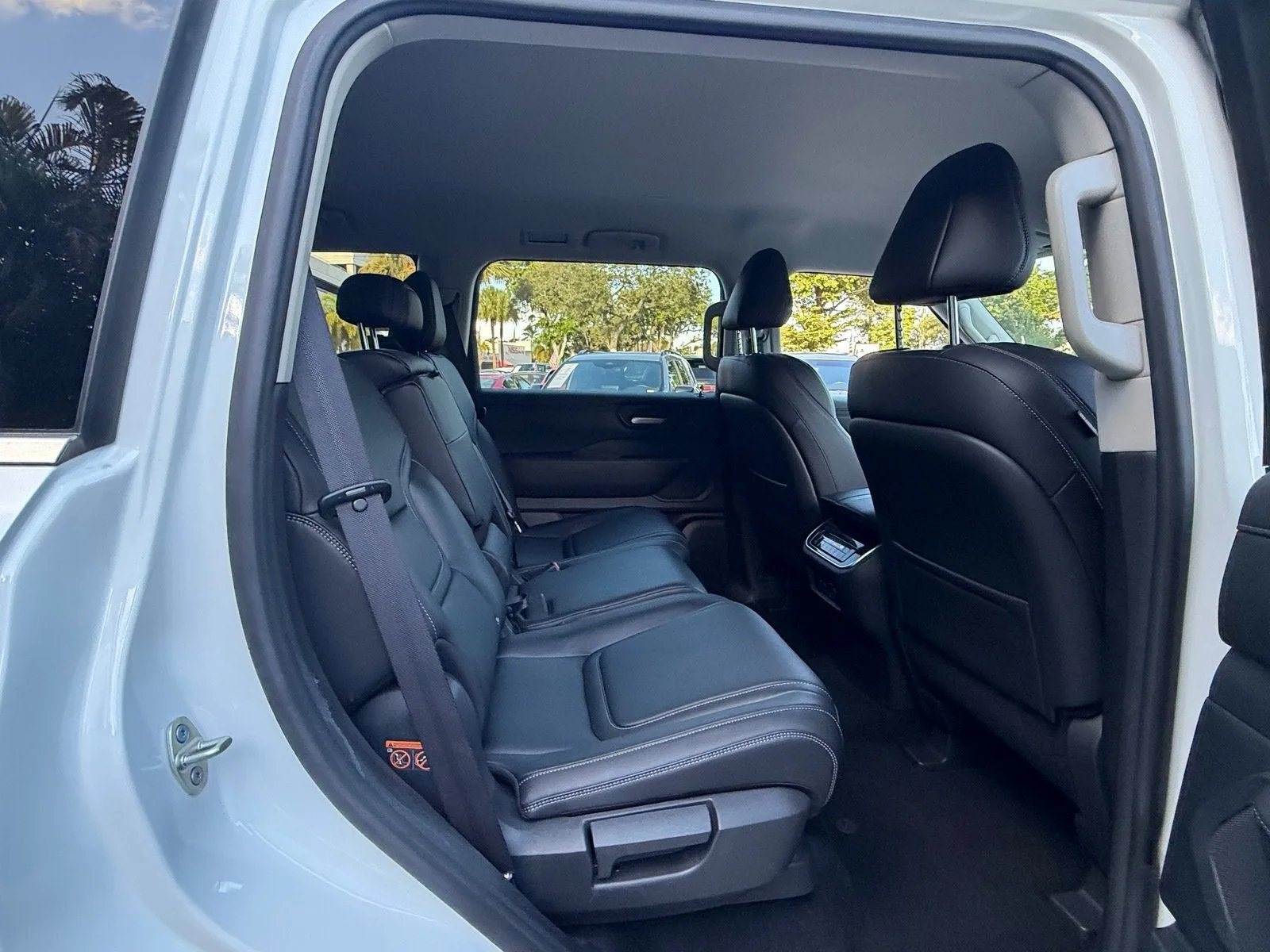 2026 Nissan Armada SV photo 17
