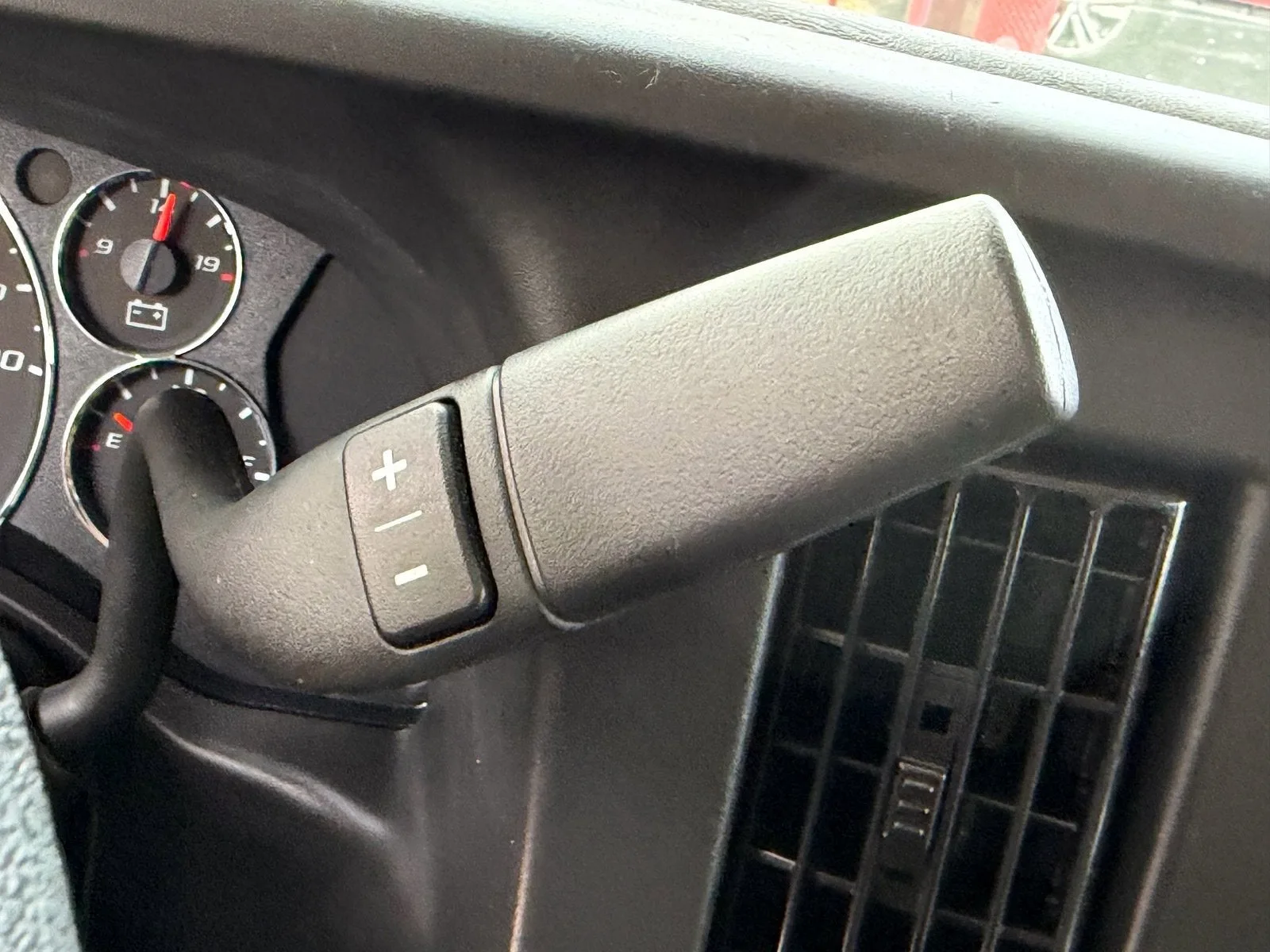 2025 Chevrolet Express Passenger LT photo 25
