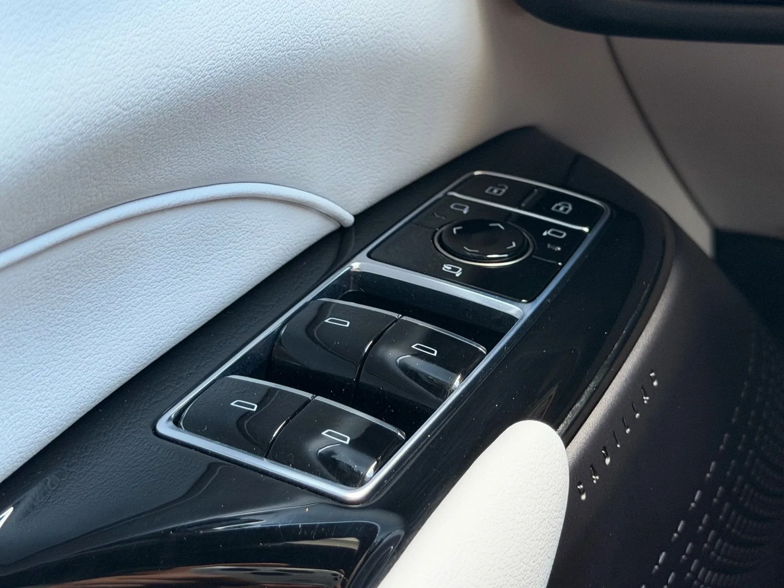 2024 Cadillac LYRIQ Luxury photo 22