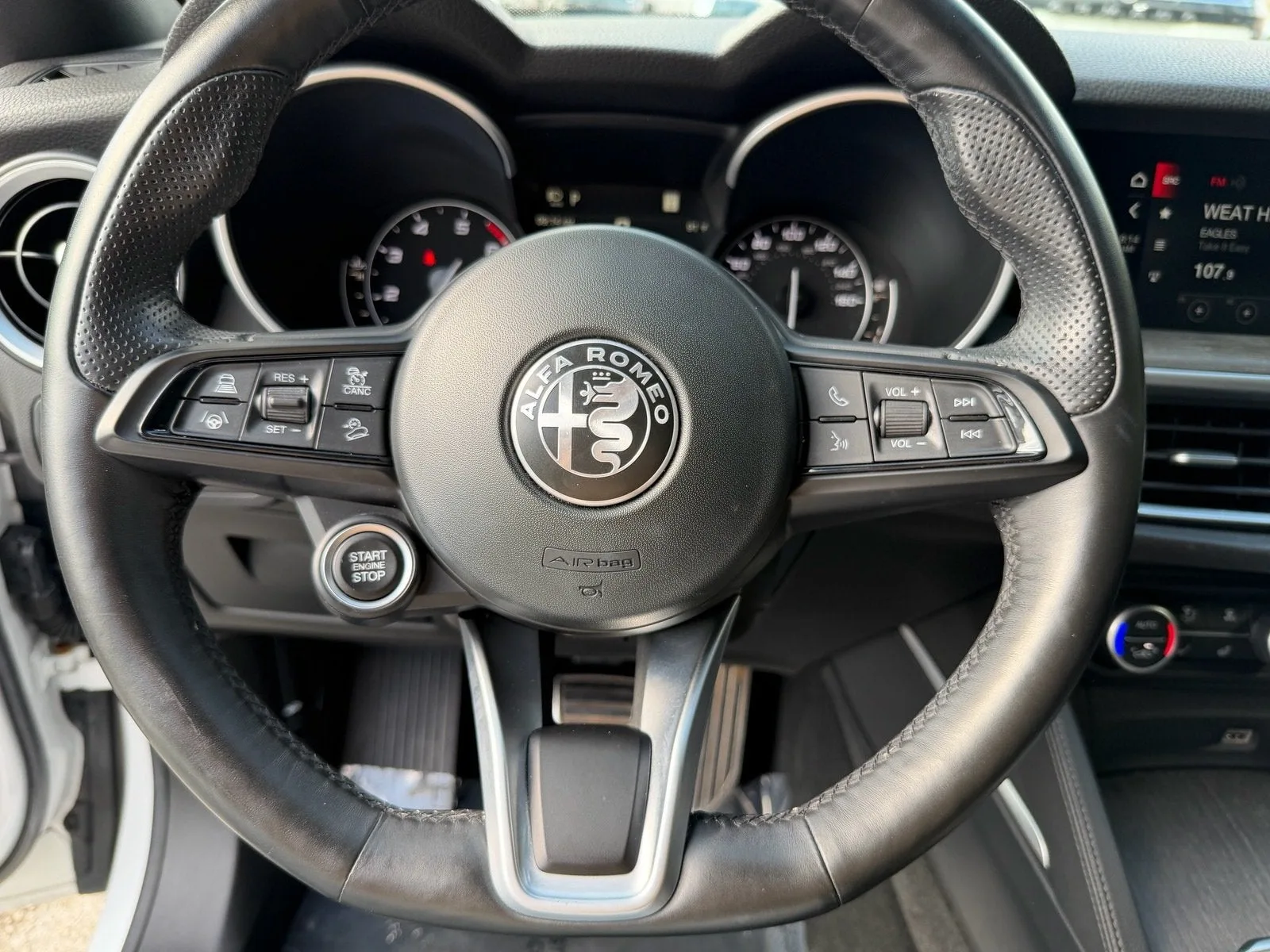 2022 Alfa Romeo Stelvio Ti photo 23