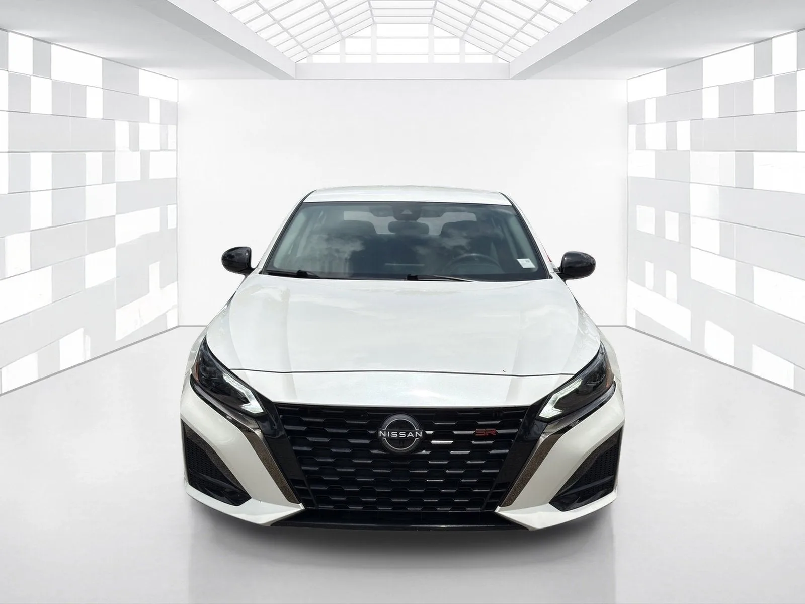 2024 Nissan Altima SR photo 2