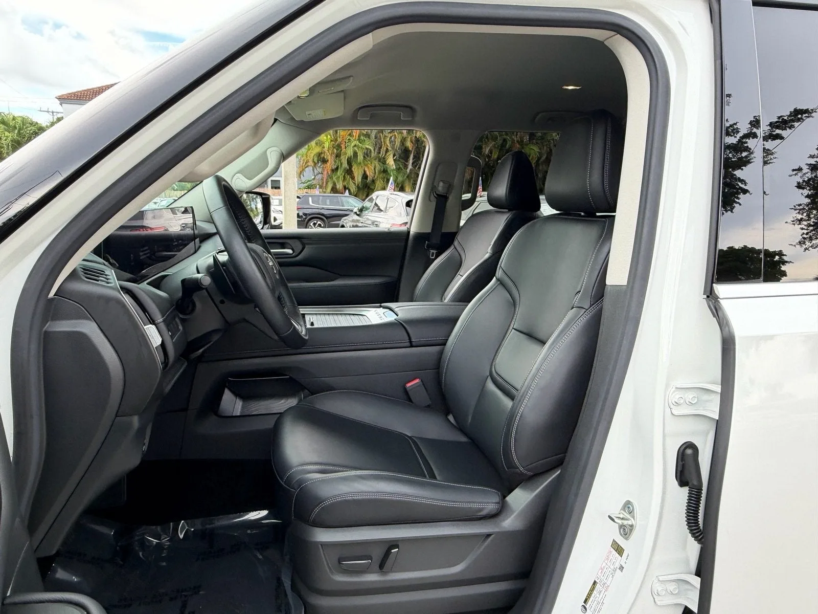 2026 Nissan Armada SV photo 9
