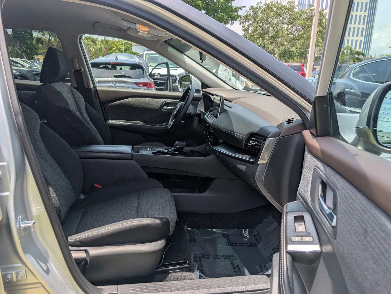 2022 Nissan Rogue SV photo 15