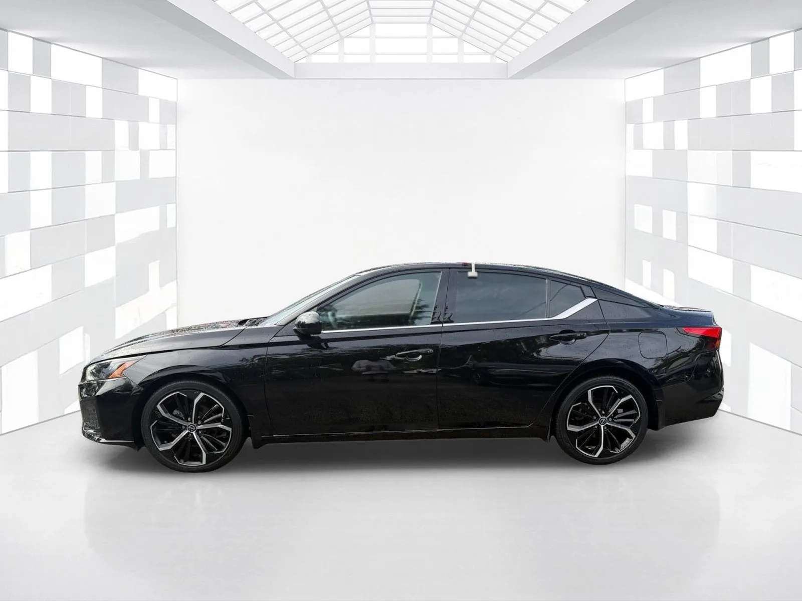 2024 Nissan Altima SR photo 4