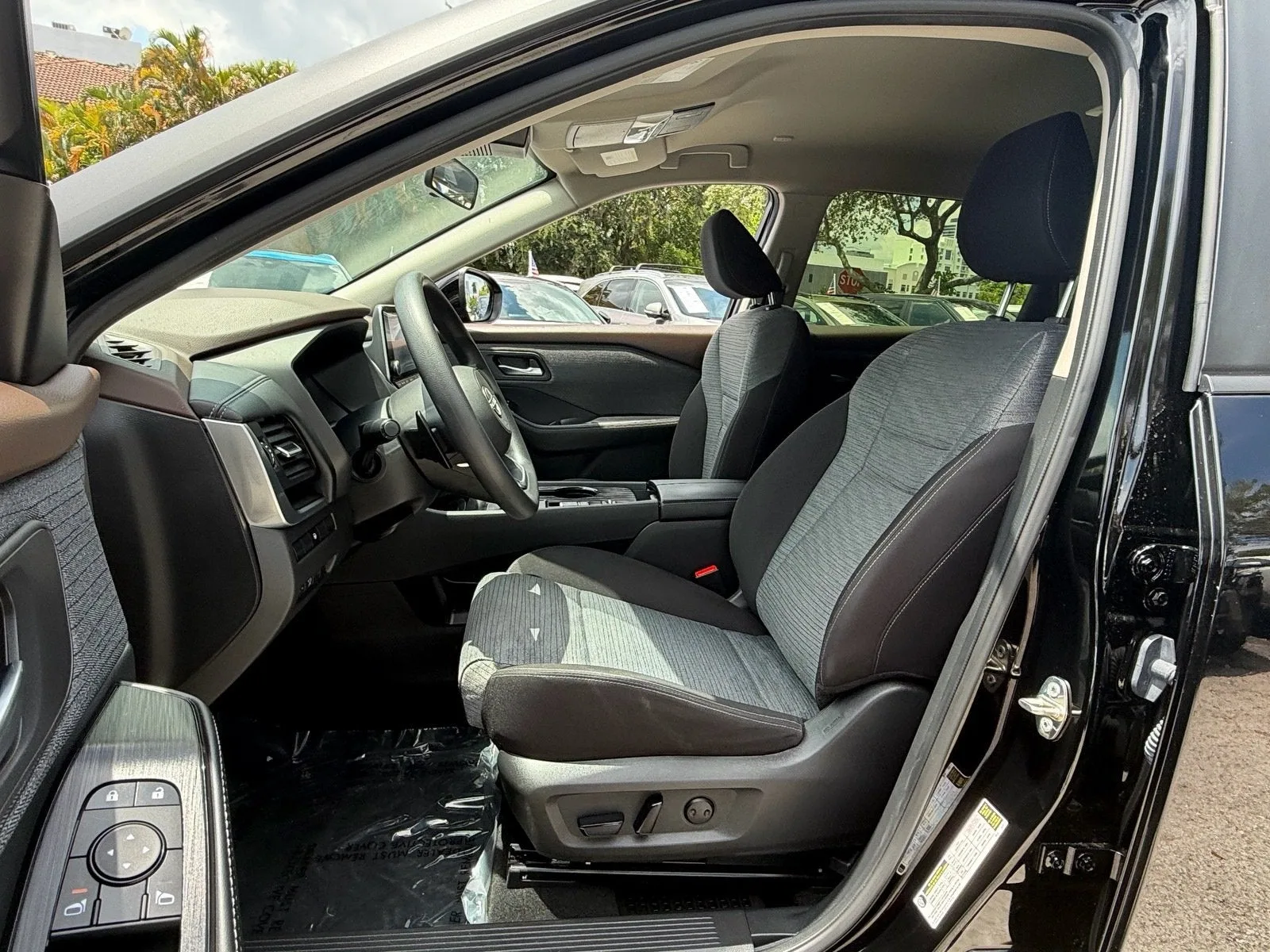 2023 Nissan Rogue SV photo 9