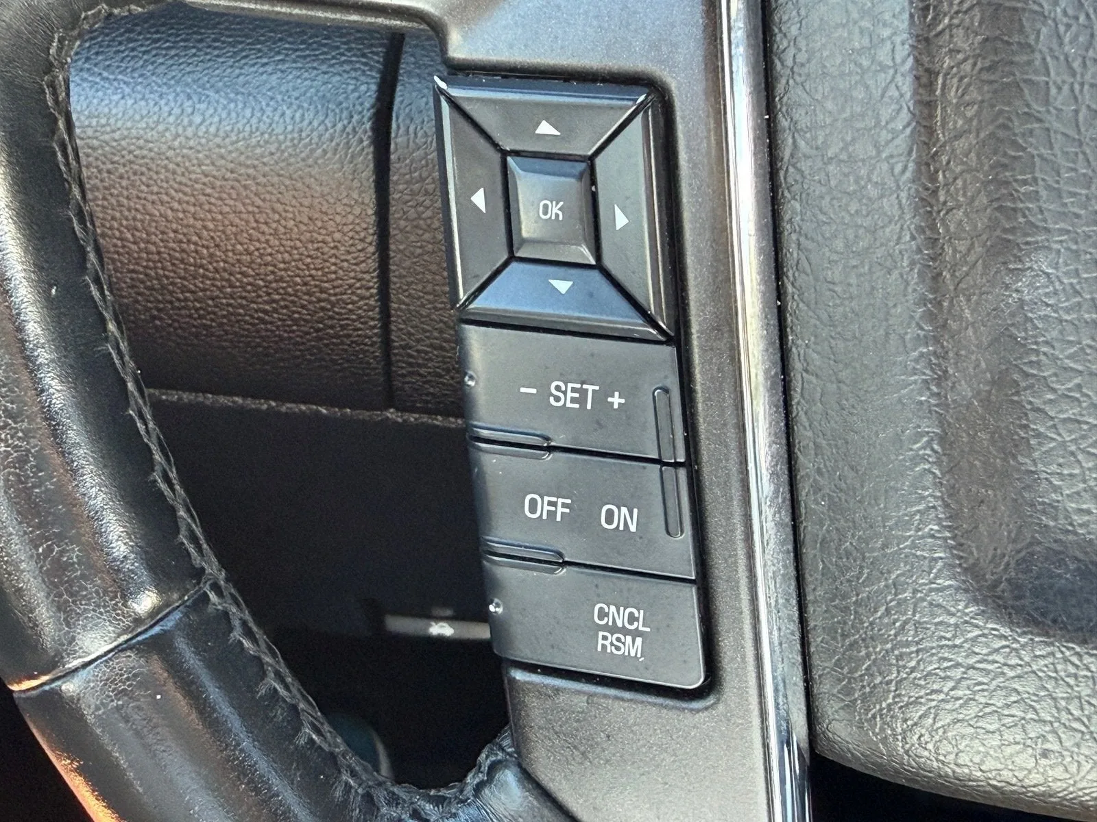 2017 Lincoln Navigator L Select photo 34