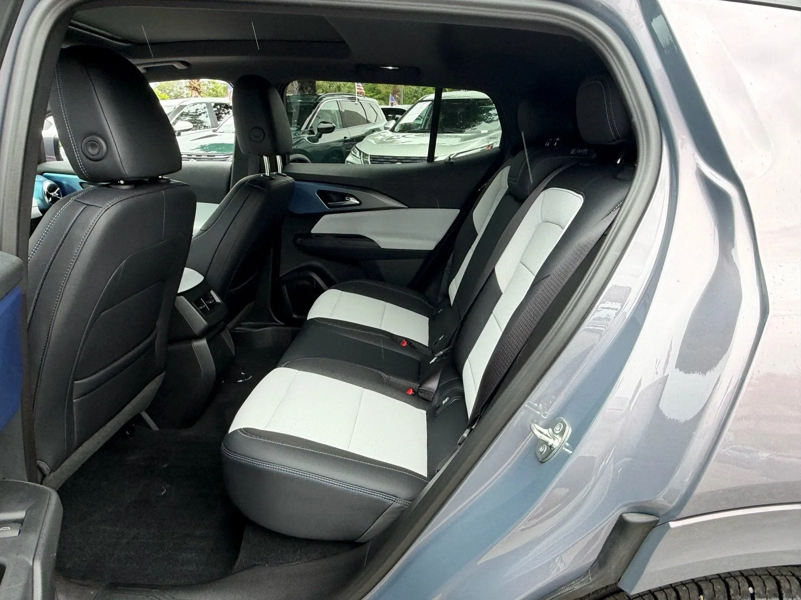 2025 Chevrolet Equinox EV LT photo 11