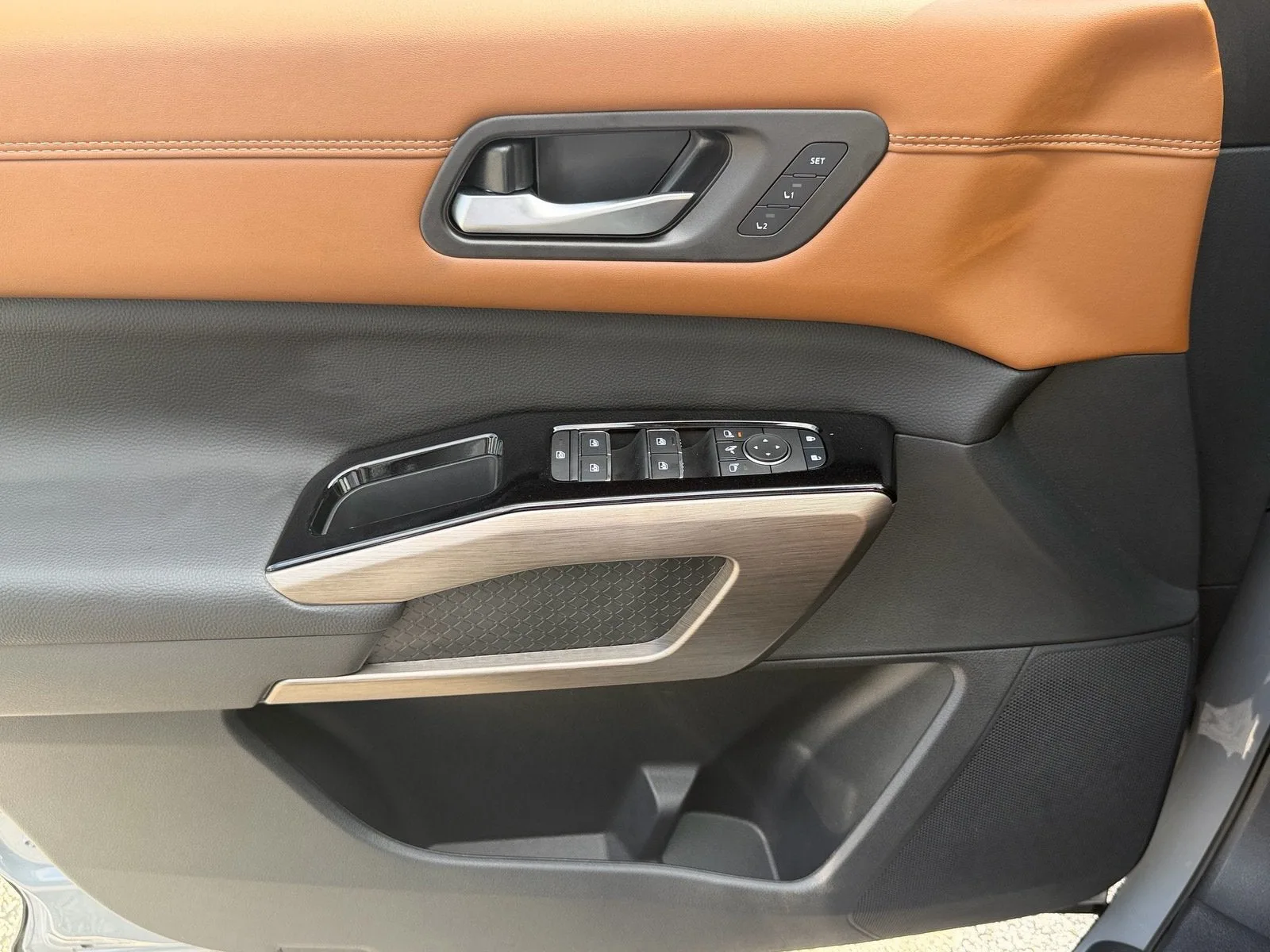 2025 Nissan Pathfinder Platinum photo 36