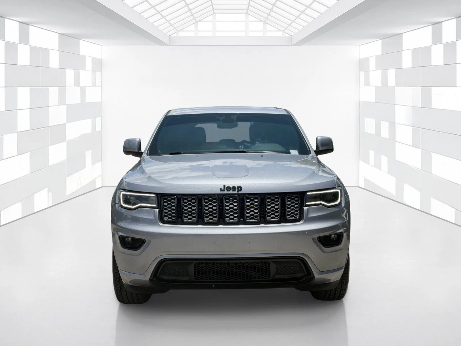 2021 Jeep Grand Cherokee Laredo X photo 2