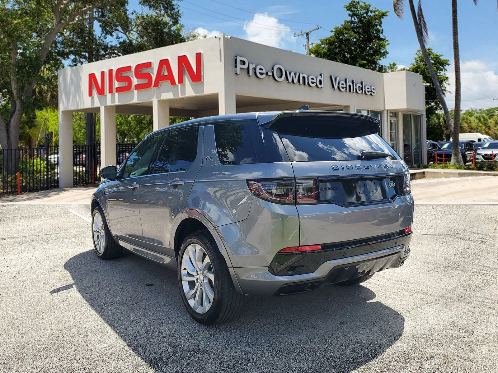 2023 Land Rover Discovery Sport SE R-Dynamic photo 6