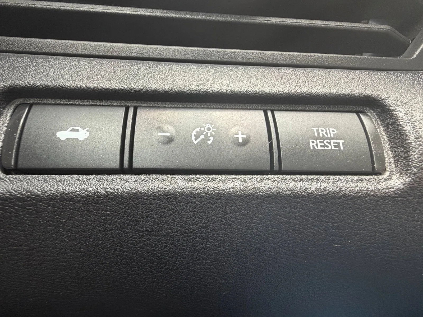 2022 Nissan Altima SR photo 25