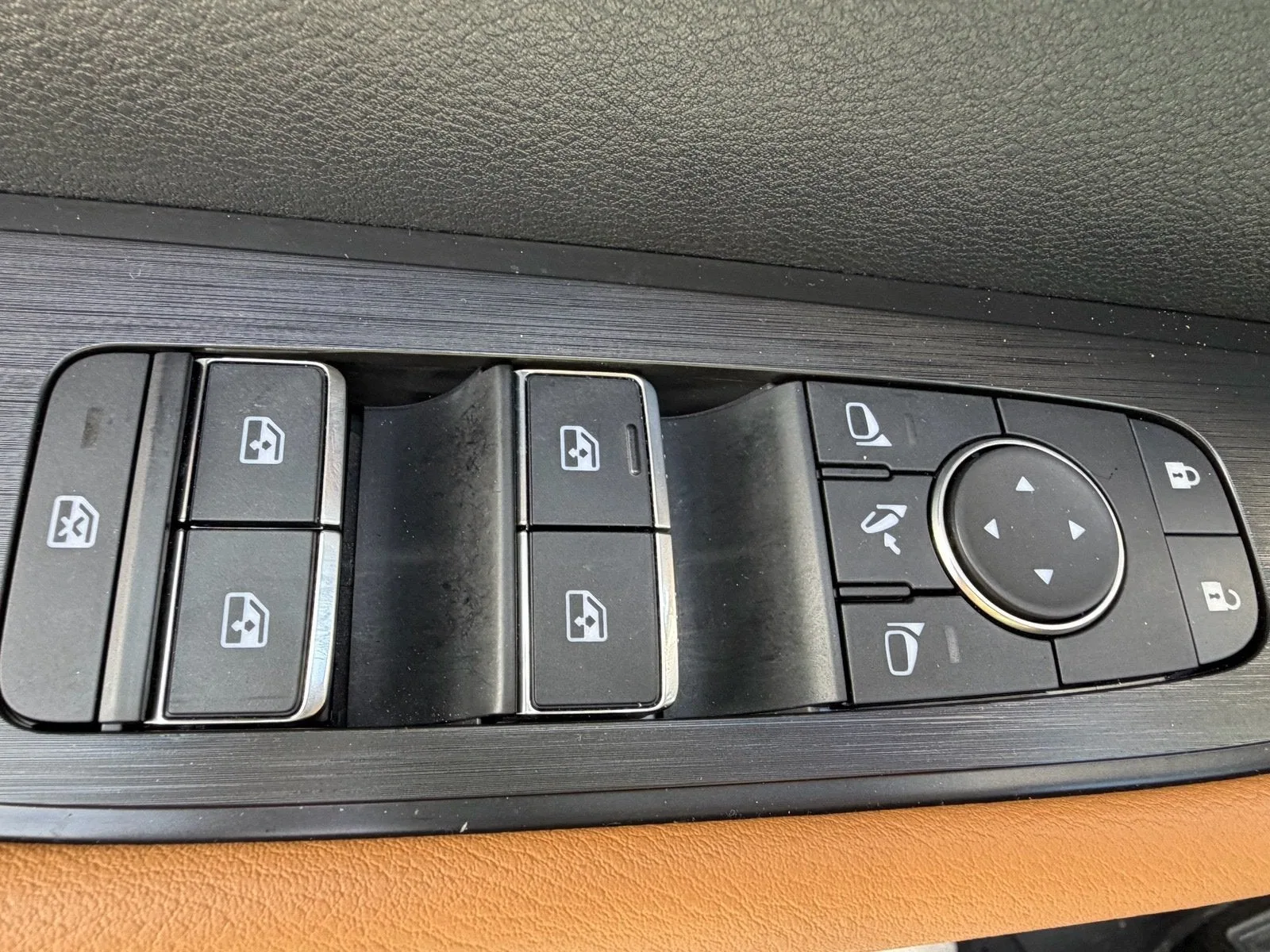 2025 Nissan Armada SL photo 25