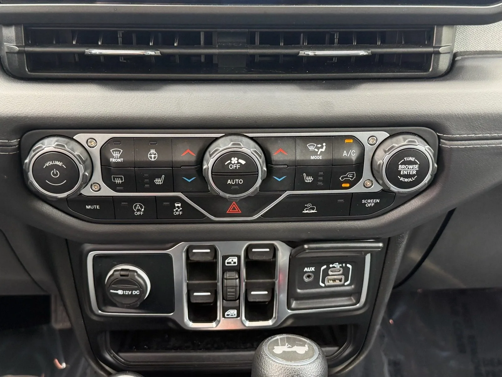 2025 Jeep Wrangler Sahara photo 16