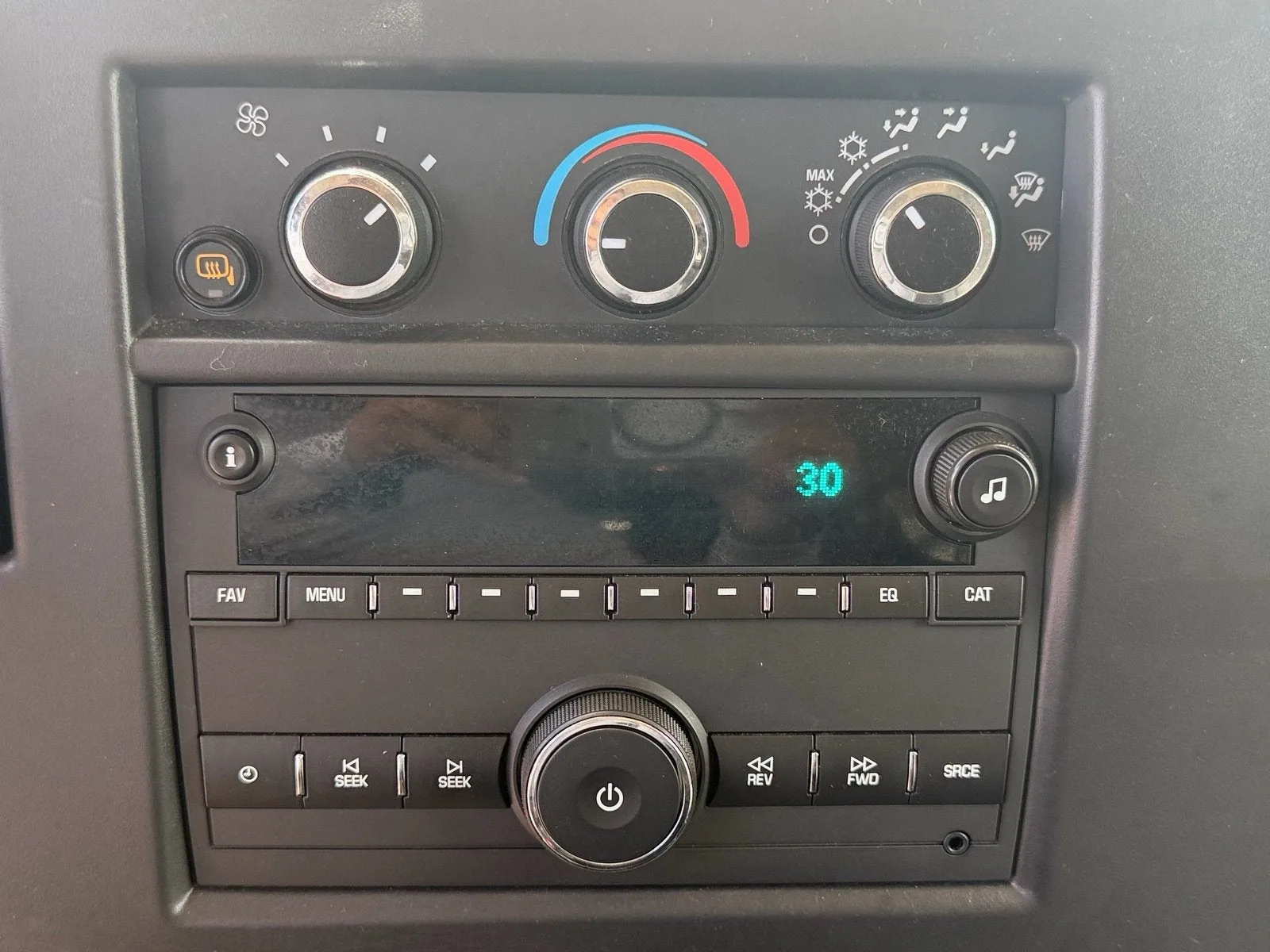 2024 Chevrolet Express Passenger LT photo 21