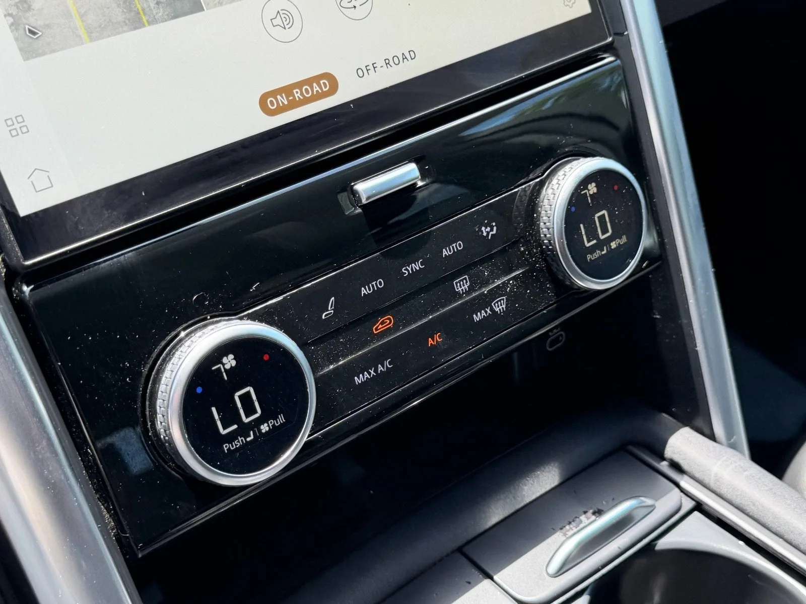 2024 Land Rover Discovery Dynamic SE photo 24
