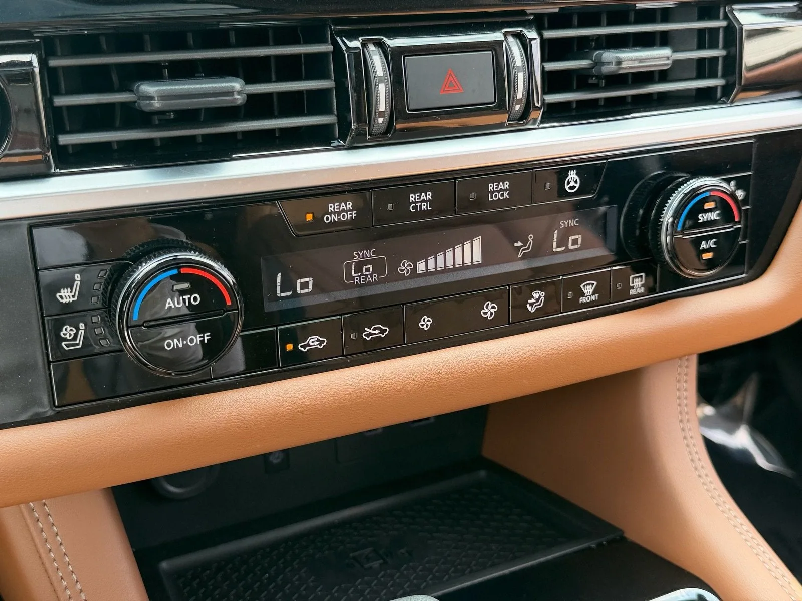 2025 Nissan Pathfinder Platinum photo 27