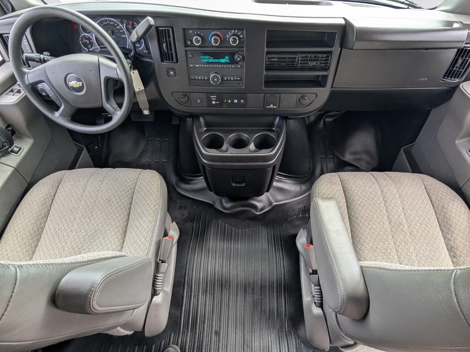 2023 Chevrolet Express Passenger LS photo 9