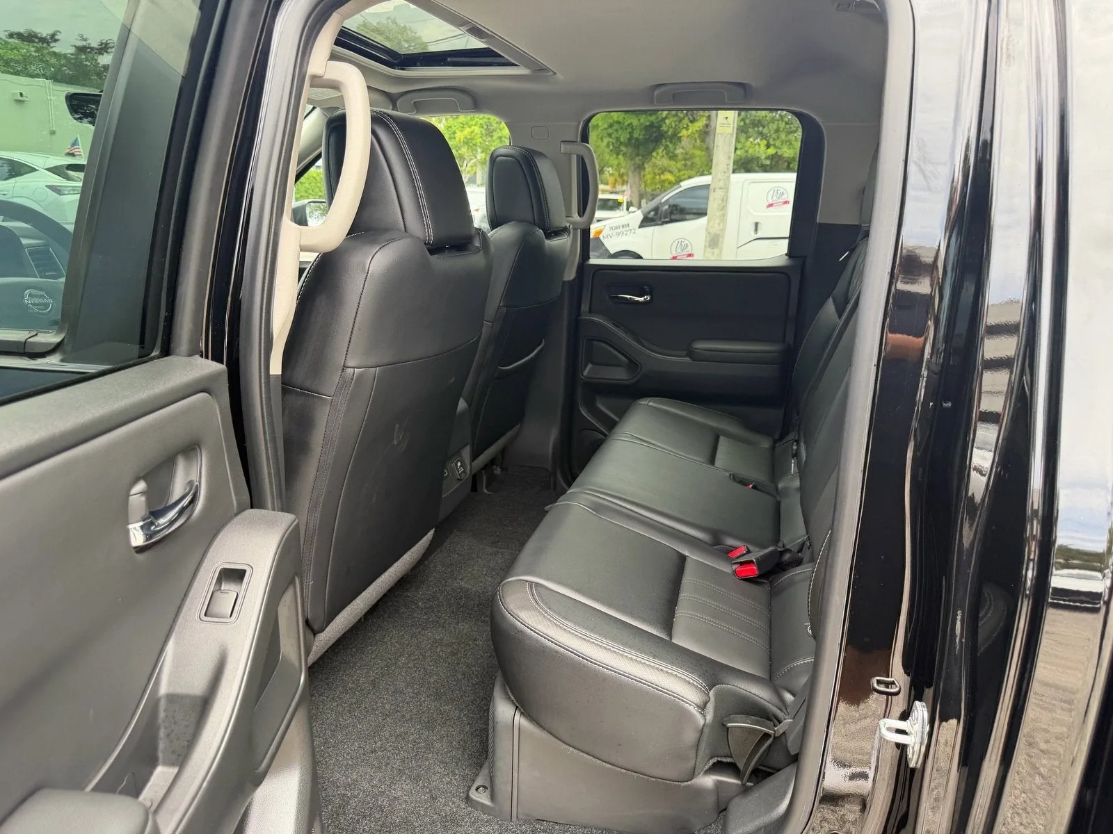 2024 Nissan Frontier Crew Cab SL photo 13