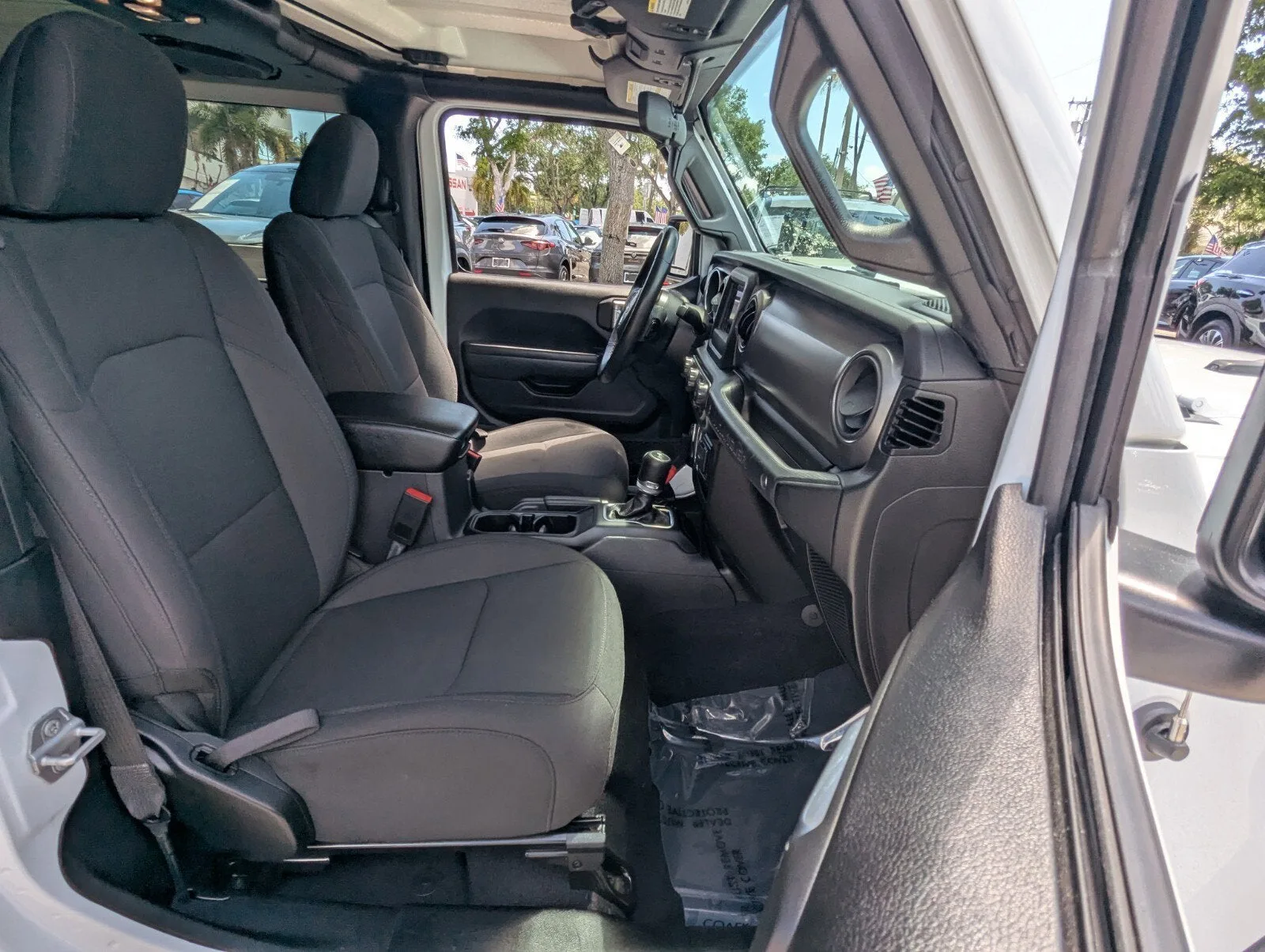 2022 Jeep Wrangler Willys photo 18