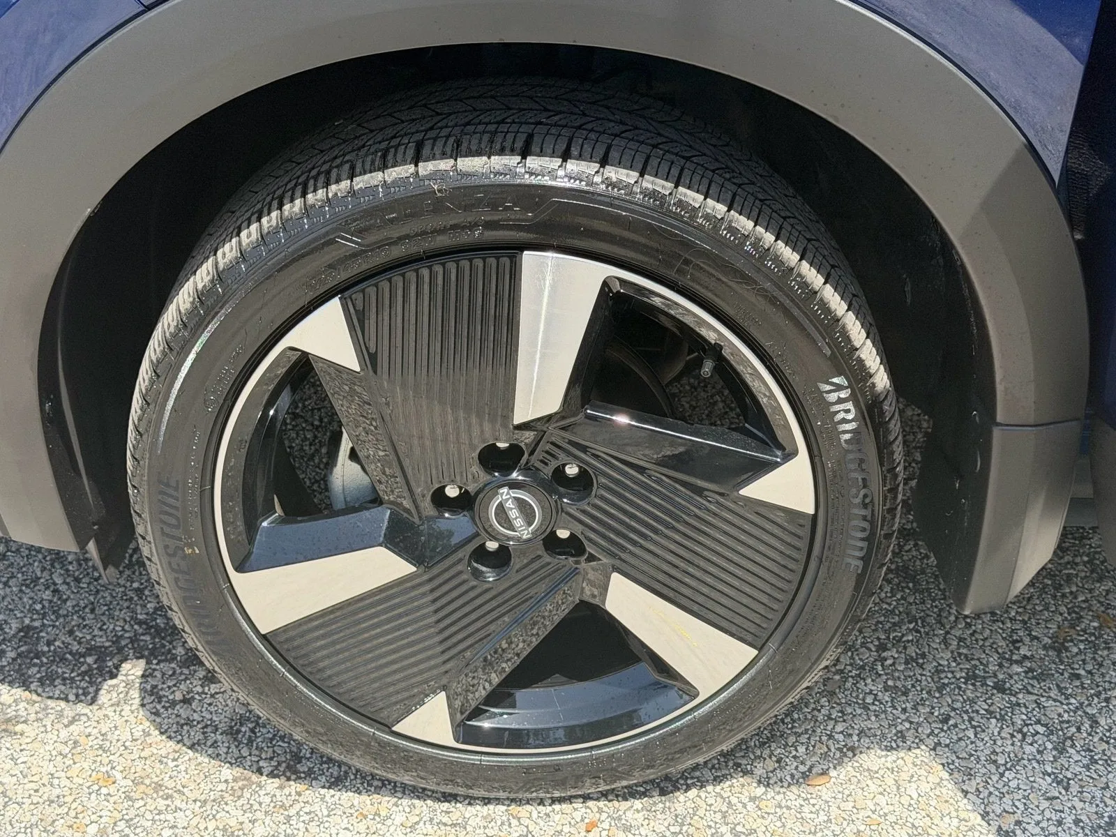 2025 Nissan Kicks SR photo 18