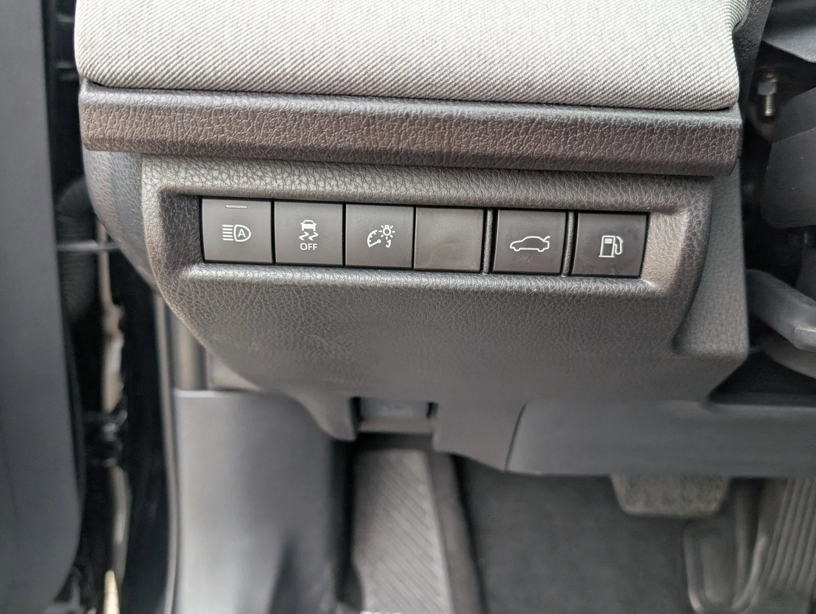 2025 Toyota Camry LE photo 31