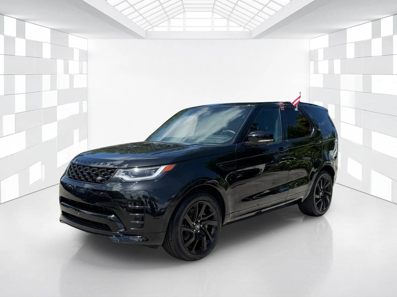 2024 Land Rover Discovery Dynamic SE photo 3