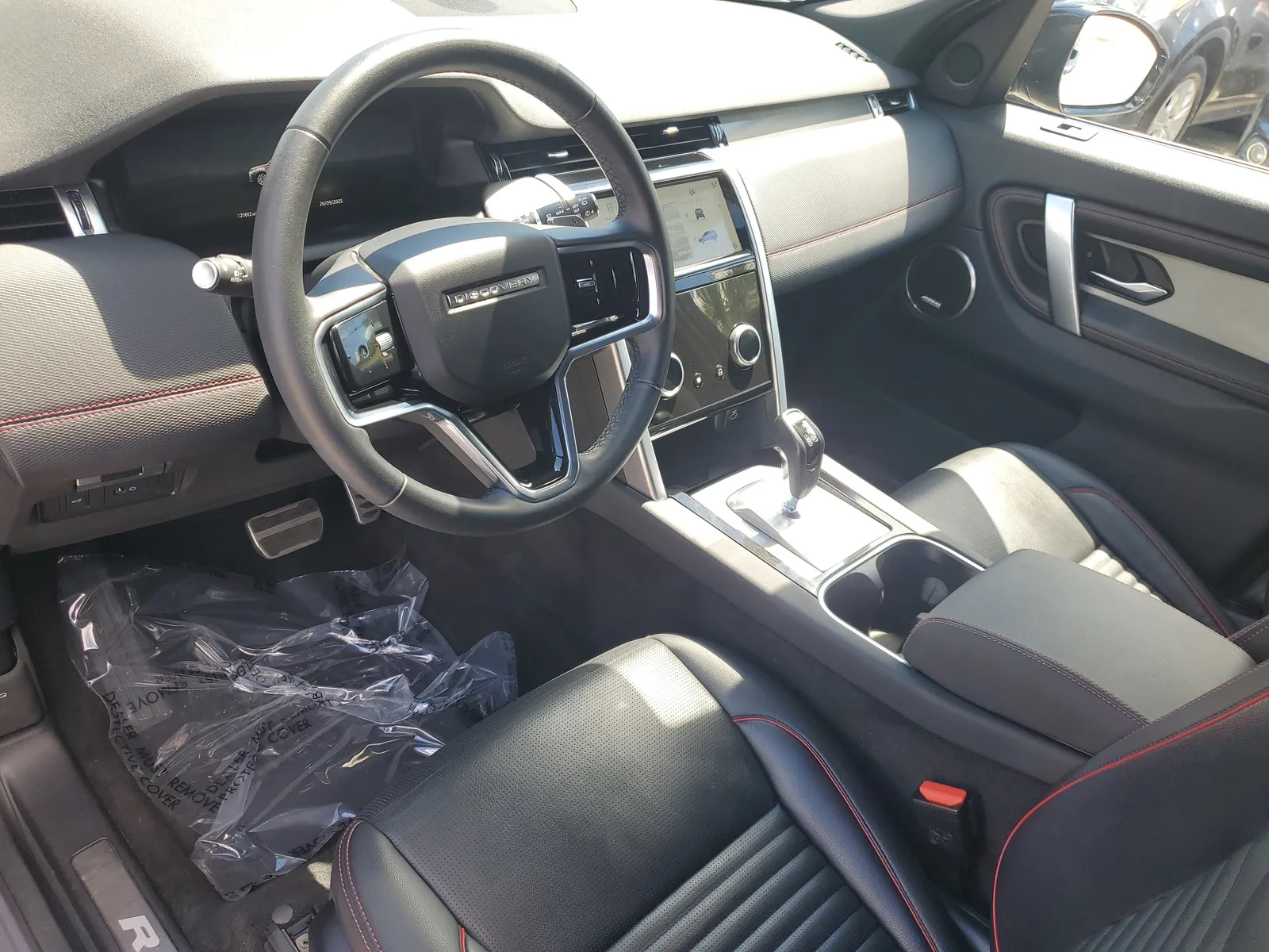 2023 Land Rover Discovery Sport SE R-Dynamic photo 7