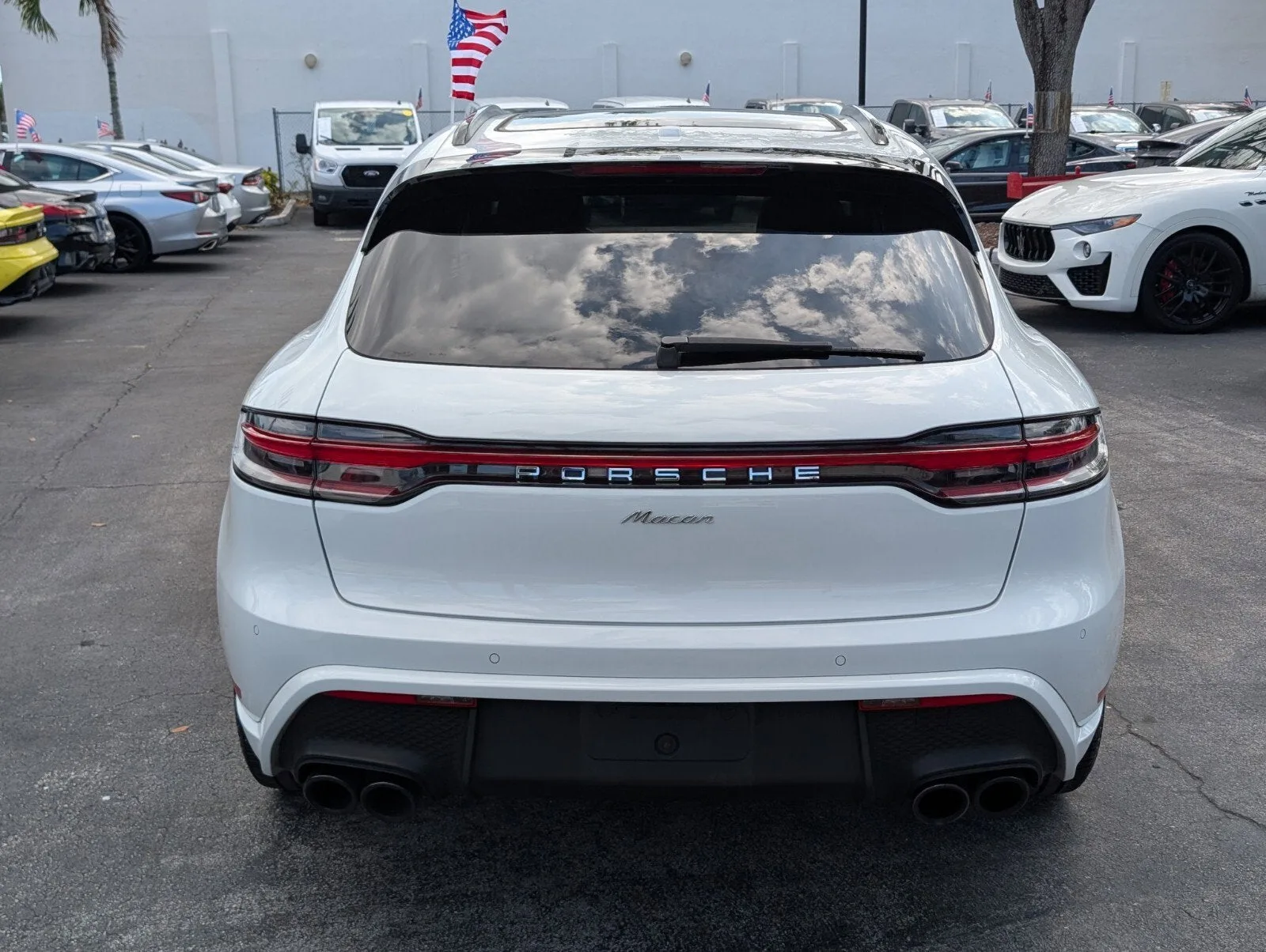 2023 Porsche Macan T photo 11