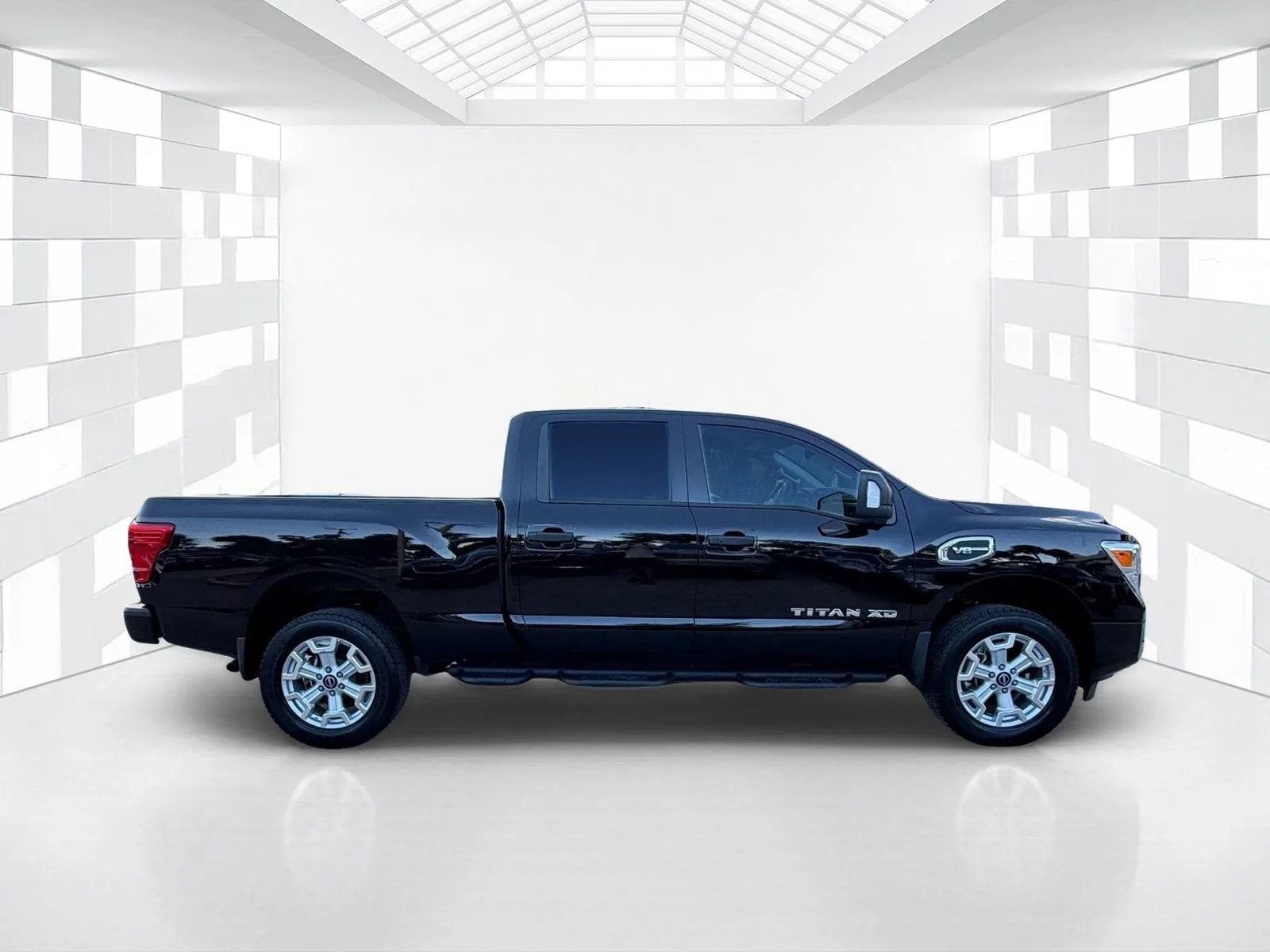 2024 Nissan Titan XD Crew Cab SV photo 8