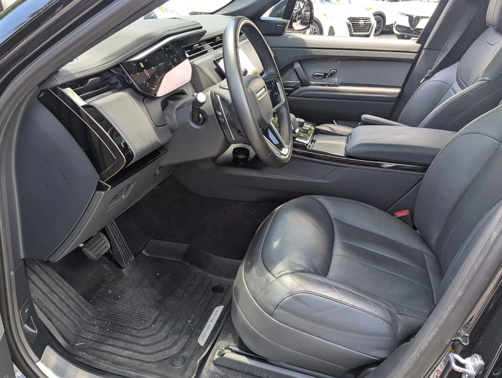 2023 Land Rover Range Rover Sport SE photo 9