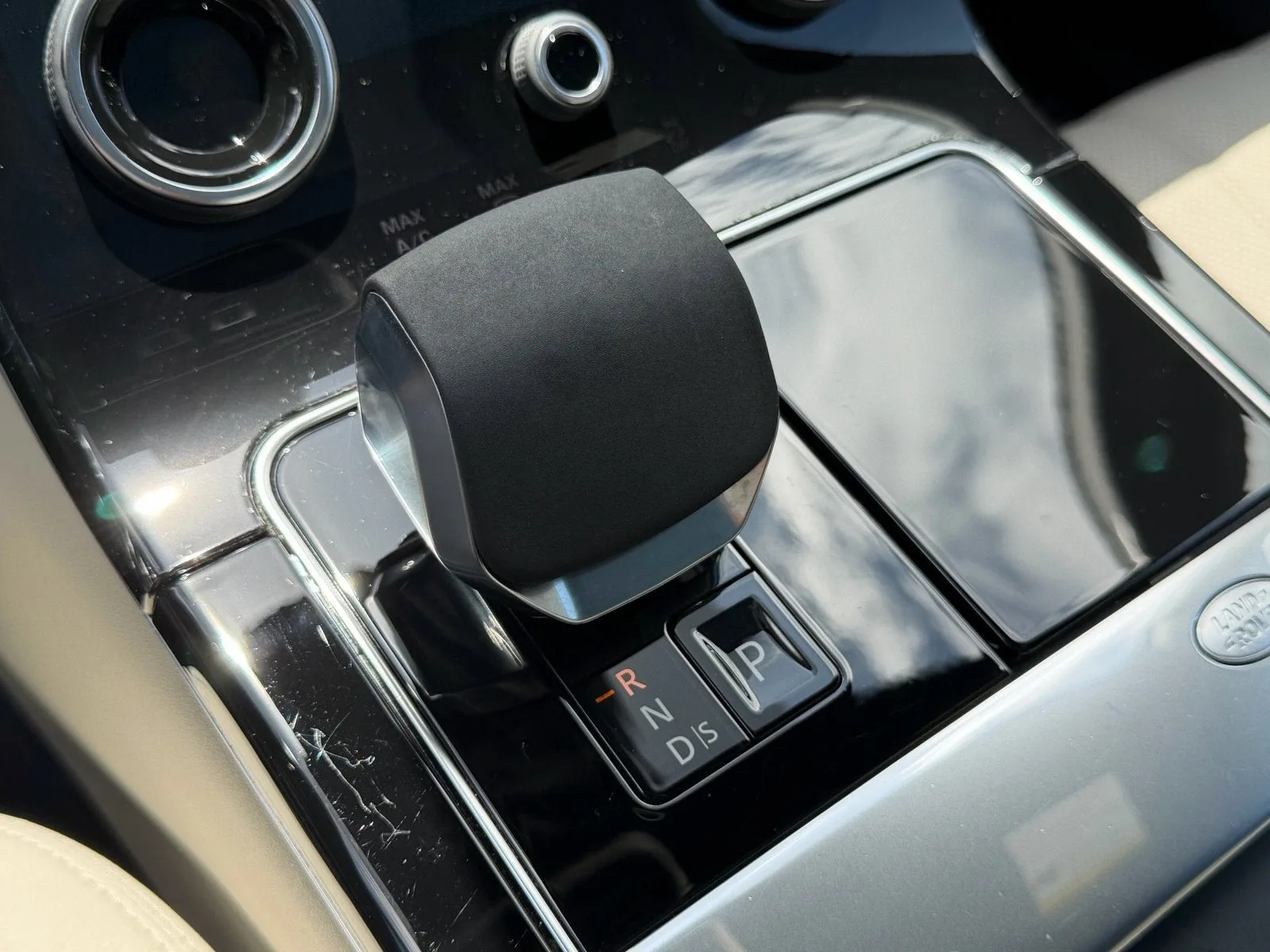 2022 Land Rover Range Rover Velar R-Dynamic S photo 26
