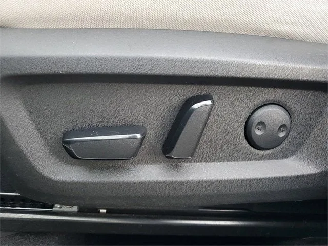 2021 Nissan Rogue SV photo 8