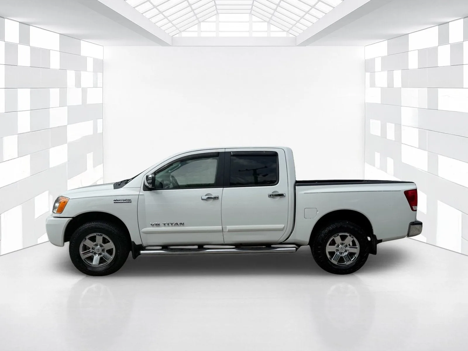 2011 Nissan Titan SV photo 4