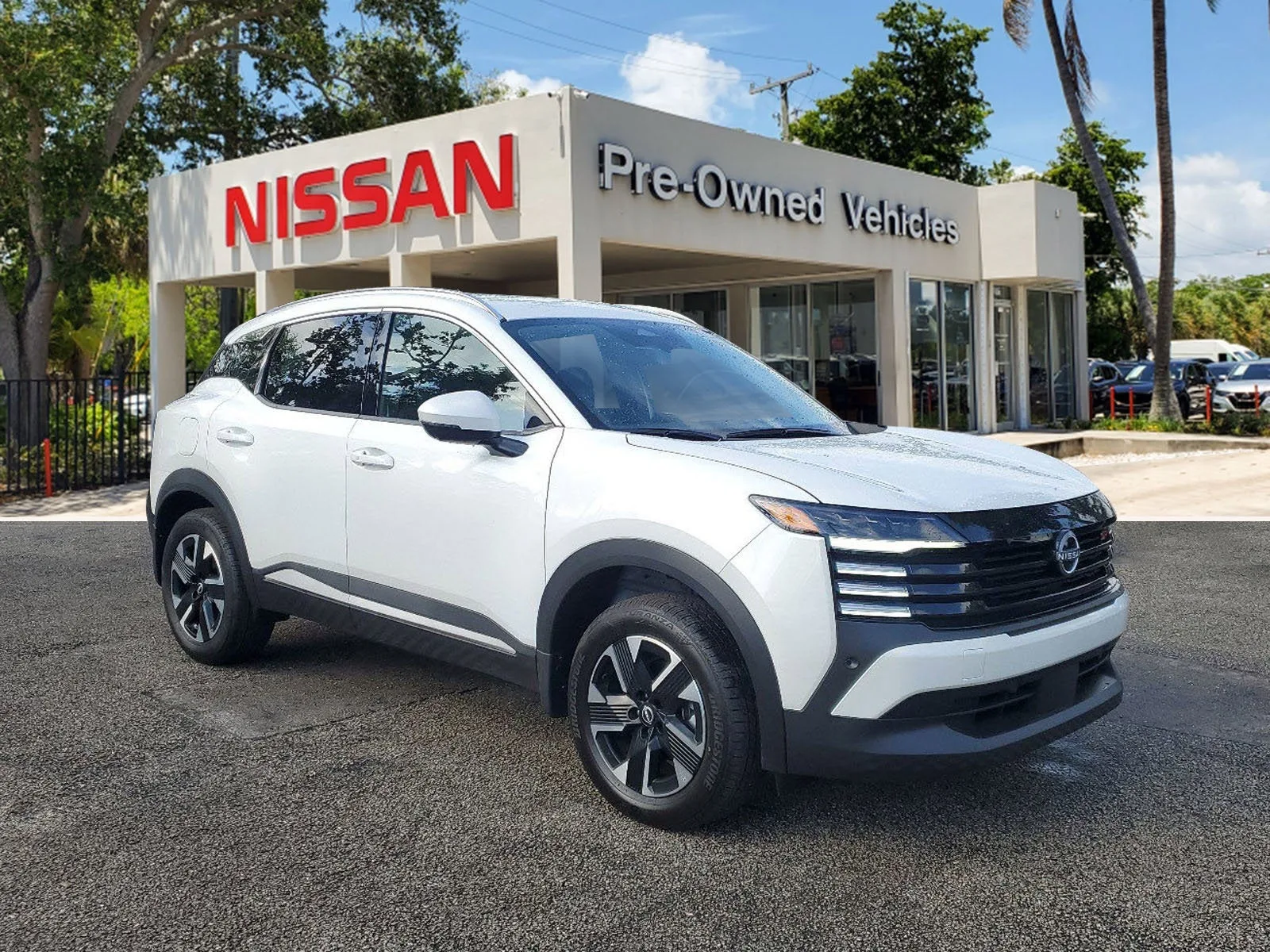 2025 Nissan Kicks SR photo 3