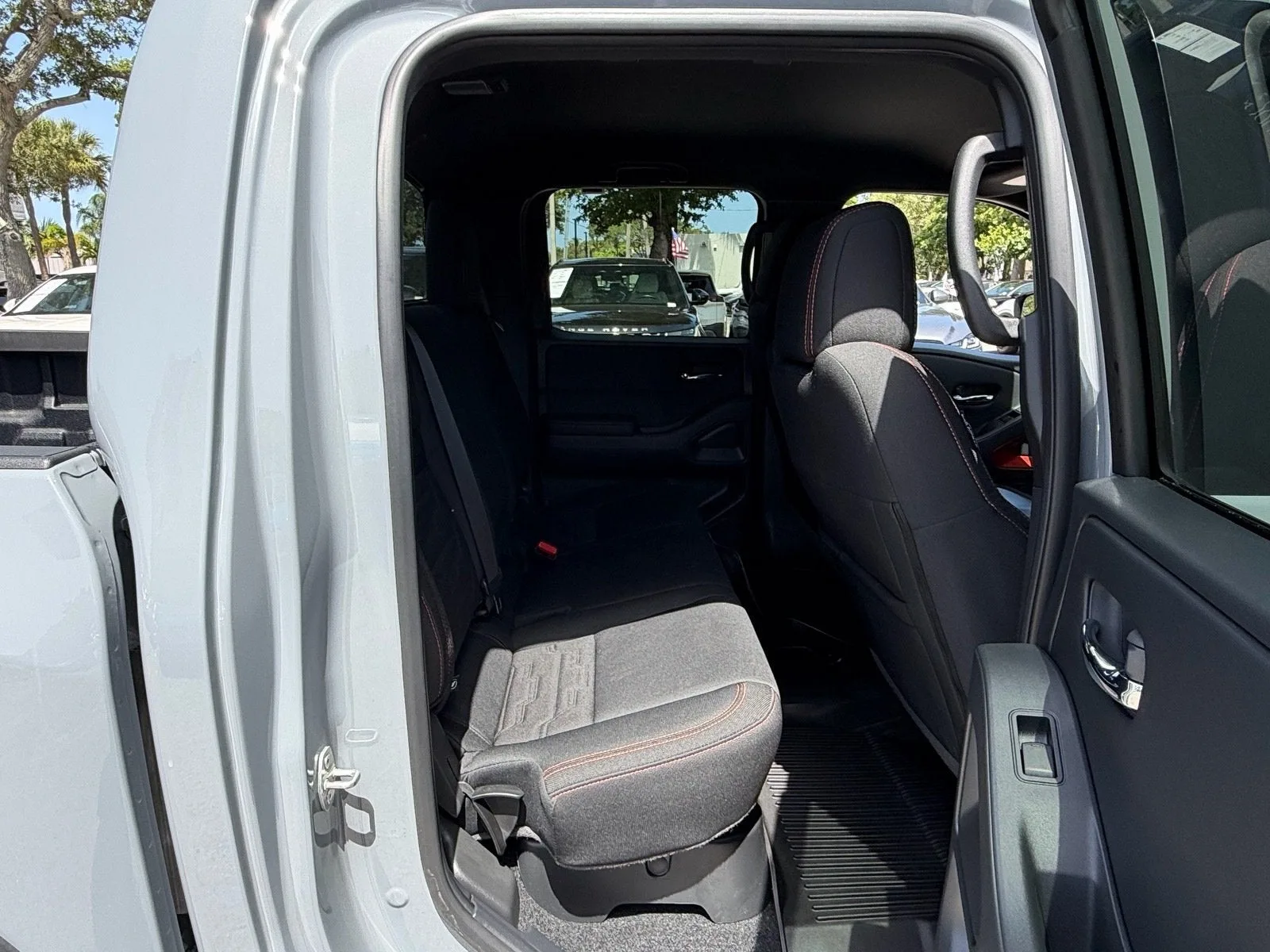 2025 Nissan Frontier Crew Cab PRO-4X® photo 13