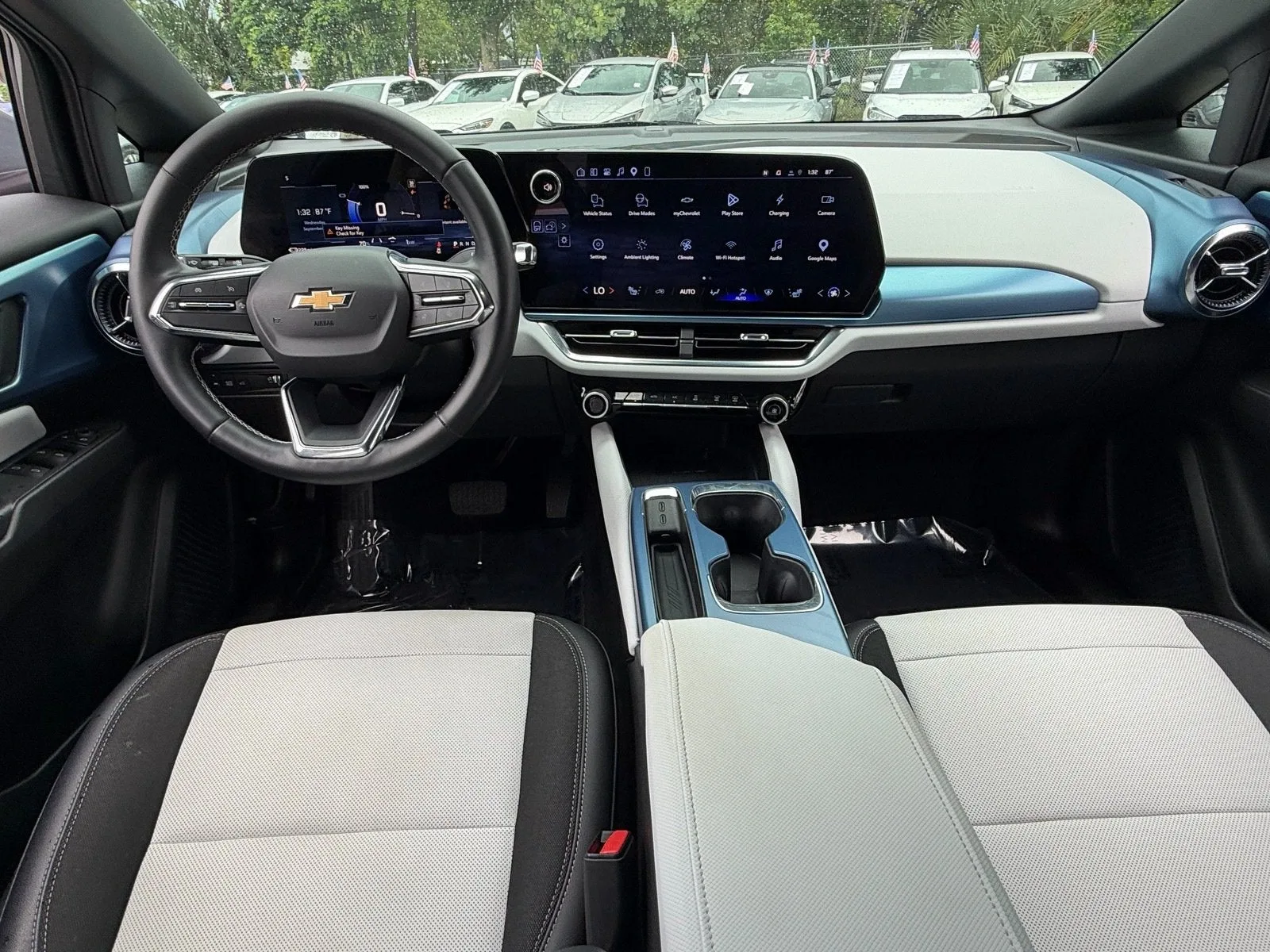2025 Chevrolet Equinox EV LT photo 13